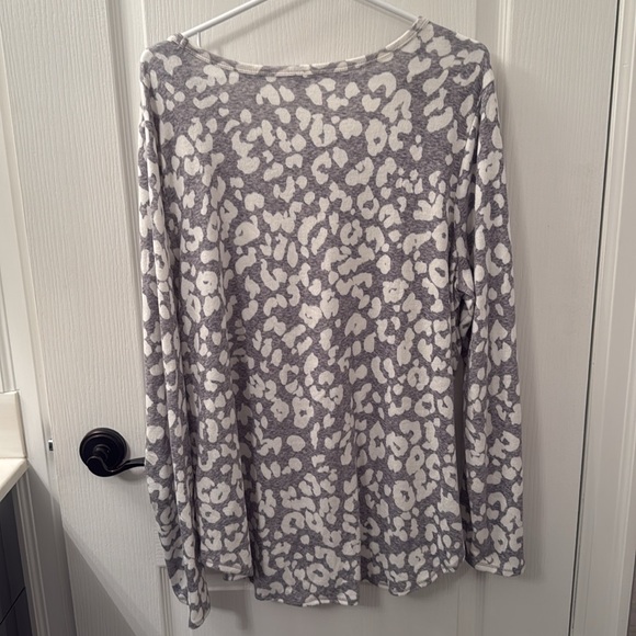 OLD NAVY LONG SLEEVE - Picture 3 of 3